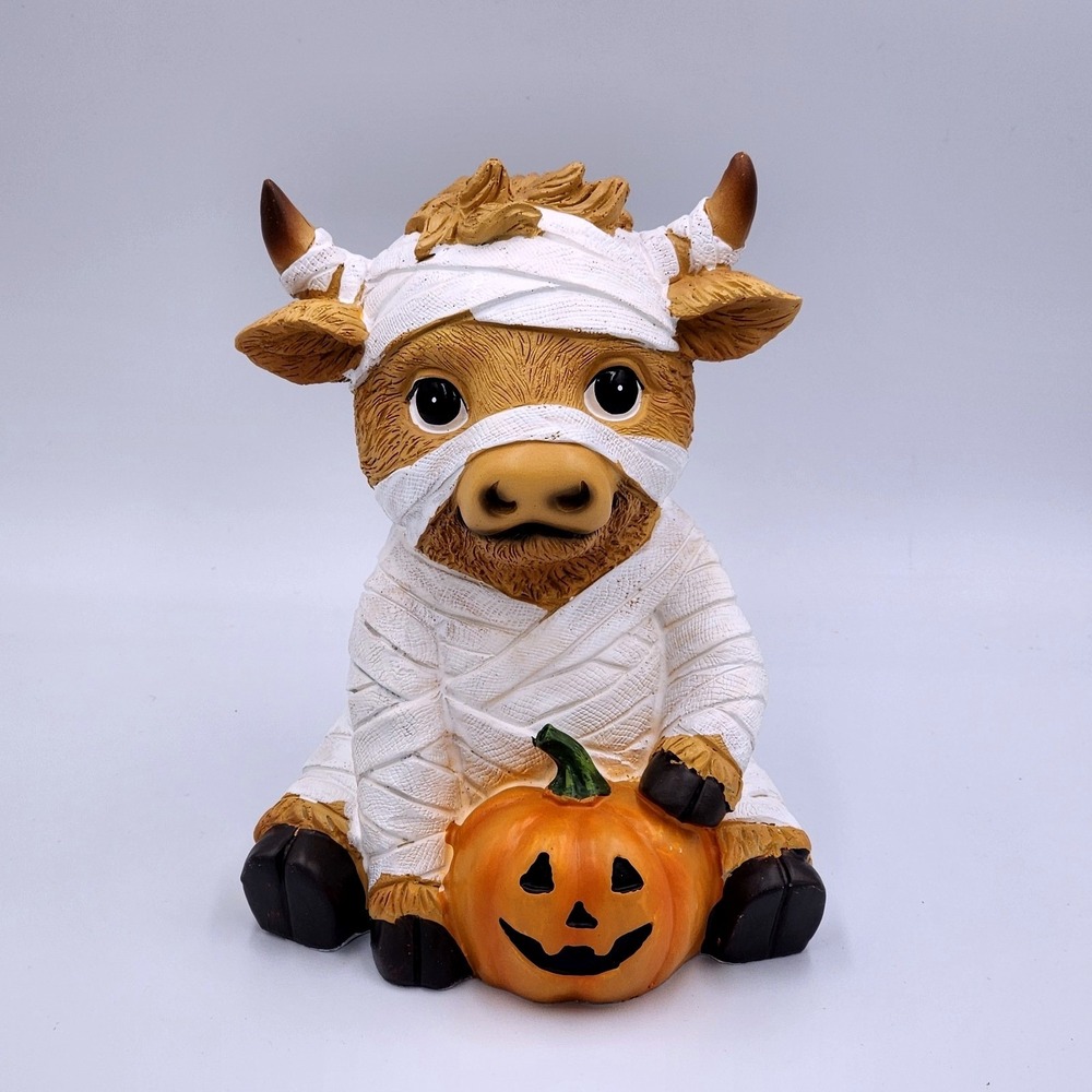 Halloween Mummy Highland Cow Resin Figurine Holding Jack-O-Lantern Tabletop 8.5"